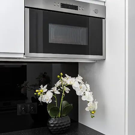 Hotel apartamentowy Your Okrzei 12